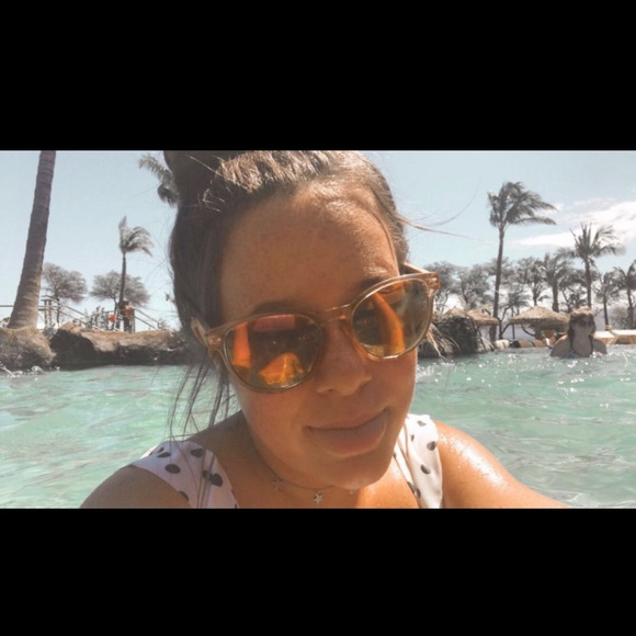 Meet your Posher, Lauren - Picture 3 of 4